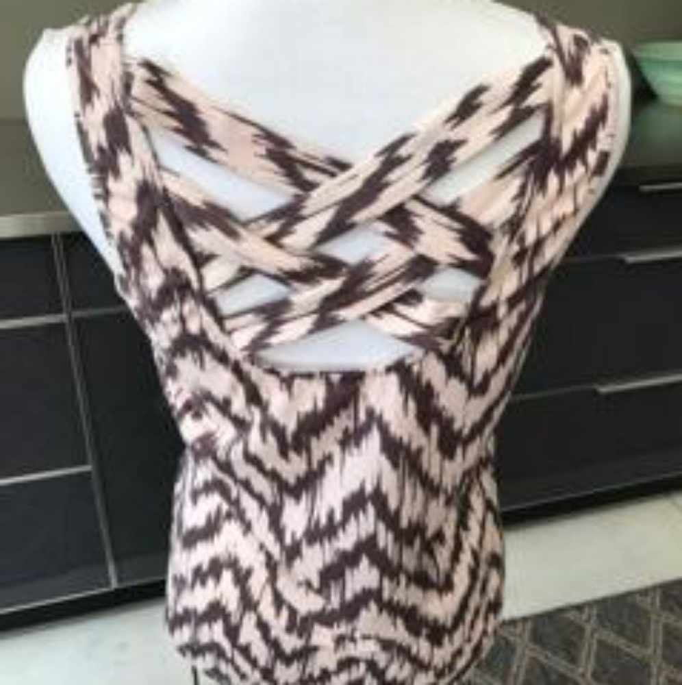 Studio y shirt with cutout back